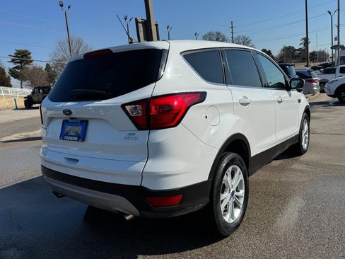 Used 2019 Ford Escape SE image 3
