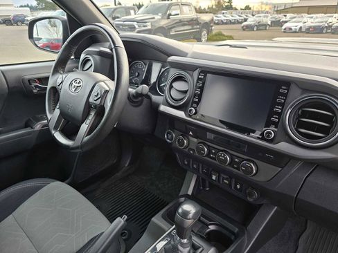 Used 2021 Toyota Tacoma TRD Sport w/ Technology Package image 15