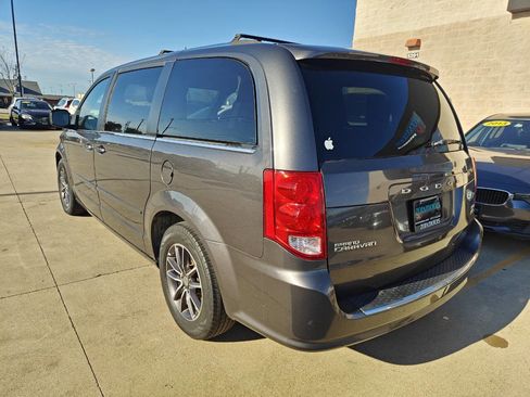 Used 2017 Dodge Grand Caravan SXT image 6