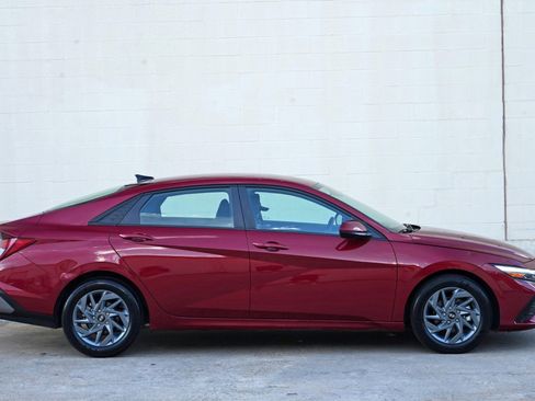 Used 2024 Hyundai Elantra SEL FWD image 50