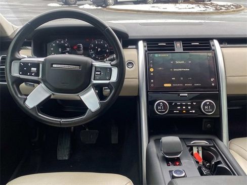 Used 2021 Land Rover Discovery S image 8