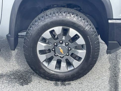 Used 2024 Chevrolet Silverado 2500 Custom w/ Custom Value Package image 11