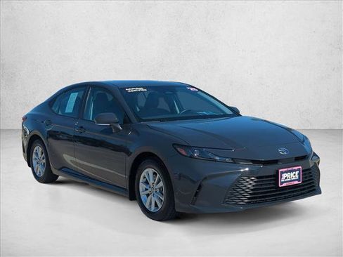 Used 2025 Toyota Camry LE w/ Convenience Package image 3