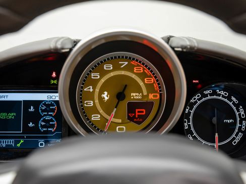 Certified 2016 Ferrari California T image 25