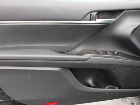 Used 2024 Toyota Camry SE image 13