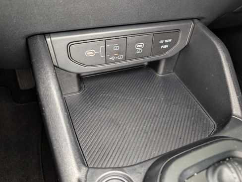 Certified 2025 Kia K4 FWD image 28
