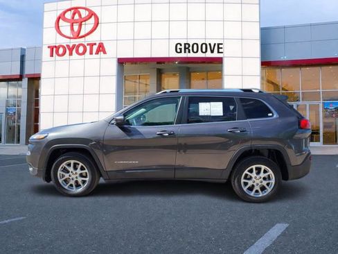 Used 2014 Jeep Cherokee Latitude w/ Cold Weather Group FWD image 2