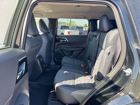 New 2026 Mitsubishi Outlander SE image 13