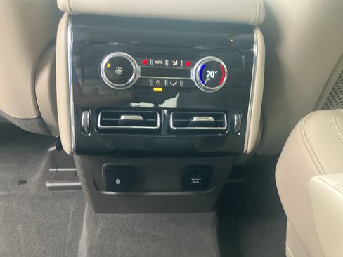 Used 2024 Lincoln Aviator AWD w/ Premium Package image 17