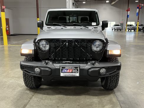 Used 2021 Jeep Gladiator Willys image 8