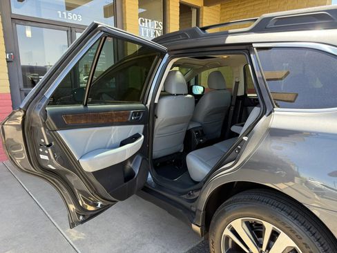Used 2018 Subaru Outback 3.6R Limited AWD/4WD image 19