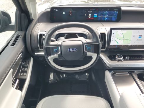 Certified 2025 Ford Expedition Max Platinum image 19