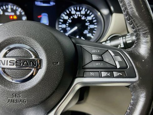 Used 2017 Nissan Rogue Sport SL FWD image 19