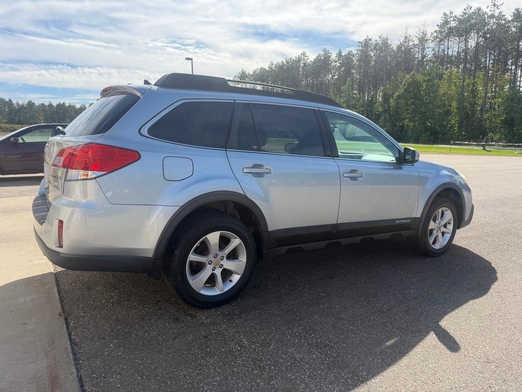 Used 2014 Subaru Outback 2.5i Premium AWD/4WD image 4