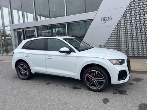 Used 2024 Audi Q5 e Premium Plus w/ Premium Plus Package image 9