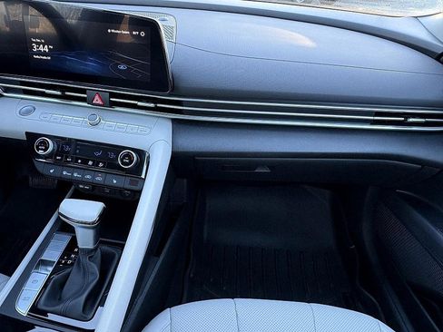 Used 2023 Hyundai Elantra Limited image 14