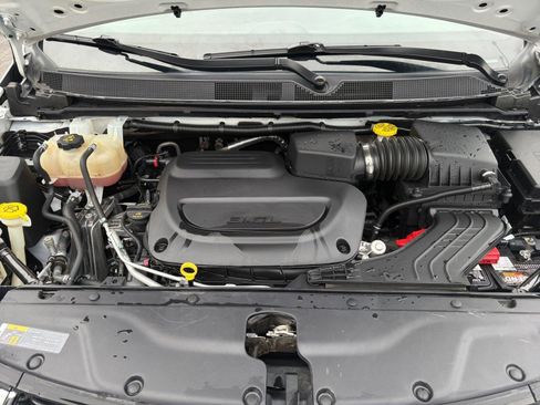 Used 2022 Chrysler Pacifica Touring-L FWD image 21