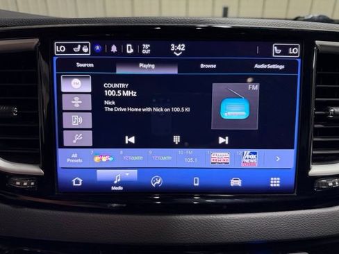 Used 2021 Chrysler Pacifica Touring-L FWD image 43