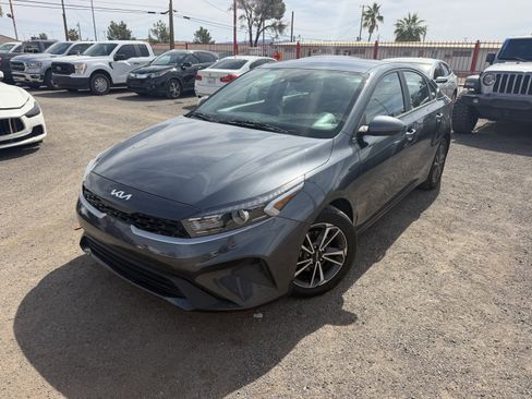 Used 2023 Kia Forte LXS image 1
