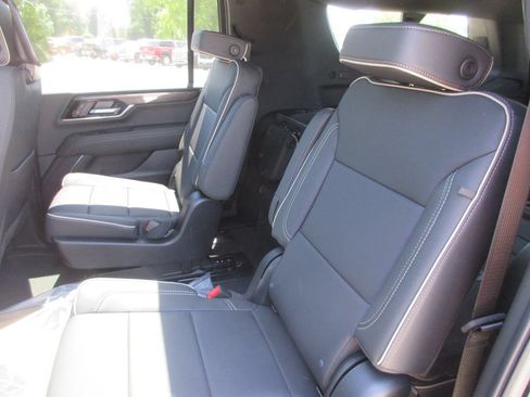 New 2026 GMC Yukon XL Elevation w/ Elevation Premium Package AWD/4WD image 12