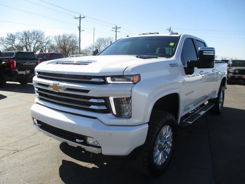 Used 2022 Chevrolet Silverado 2500 High Country w/ Z71 Off-Road Package image 11