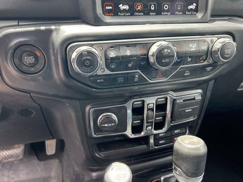 Used 2021 Jeep Wrangler Unlimited Sahara w/ Cold Weather Group AWD/4WD image 32