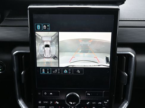 Used 2025 GMC Acadia Elevation image 15