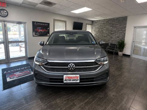 Used 2024 Volkswagen Jetta SE w/ Panoramic Sunroof Package FWD image 19