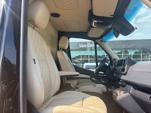 Used 2024 Mercedes-Benz Sprinter 3500 image 43