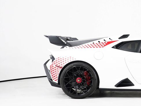 Used 2022 Lamborghini Huracan STO RWD image 14