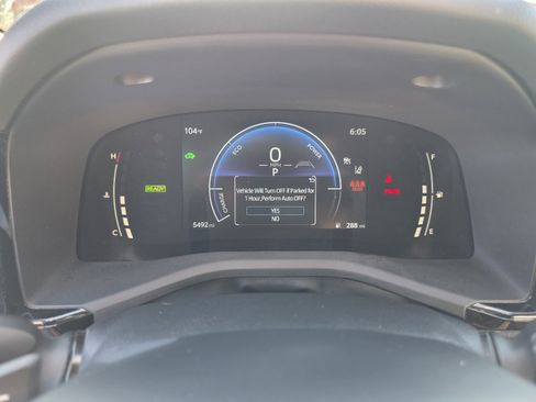 Used 2025 Toyota Camry SE w/ Convenience Package image 27