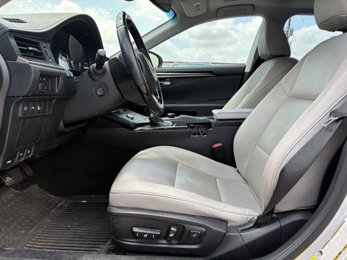 Used 2017 Lexus ES 350 w/ Premium Package FWD image 5