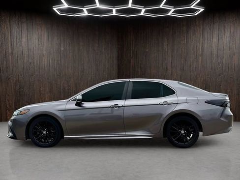 Used 2022 Toyota Camry SE FWD image 16