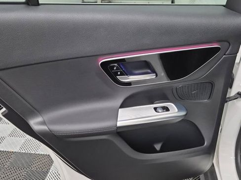 Used 2025 Mercedes-Benz GLC 300 image 17