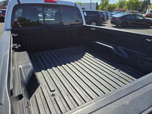 Used 2017 Toyota Tacoma SR5 RWD image 14