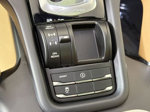Used 2016 Porsche Cayenne AWD/4WD image 27