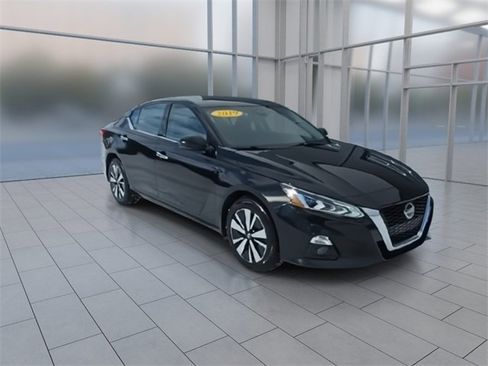 Certified 2019 Nissan Altima 2.5 SV image 2