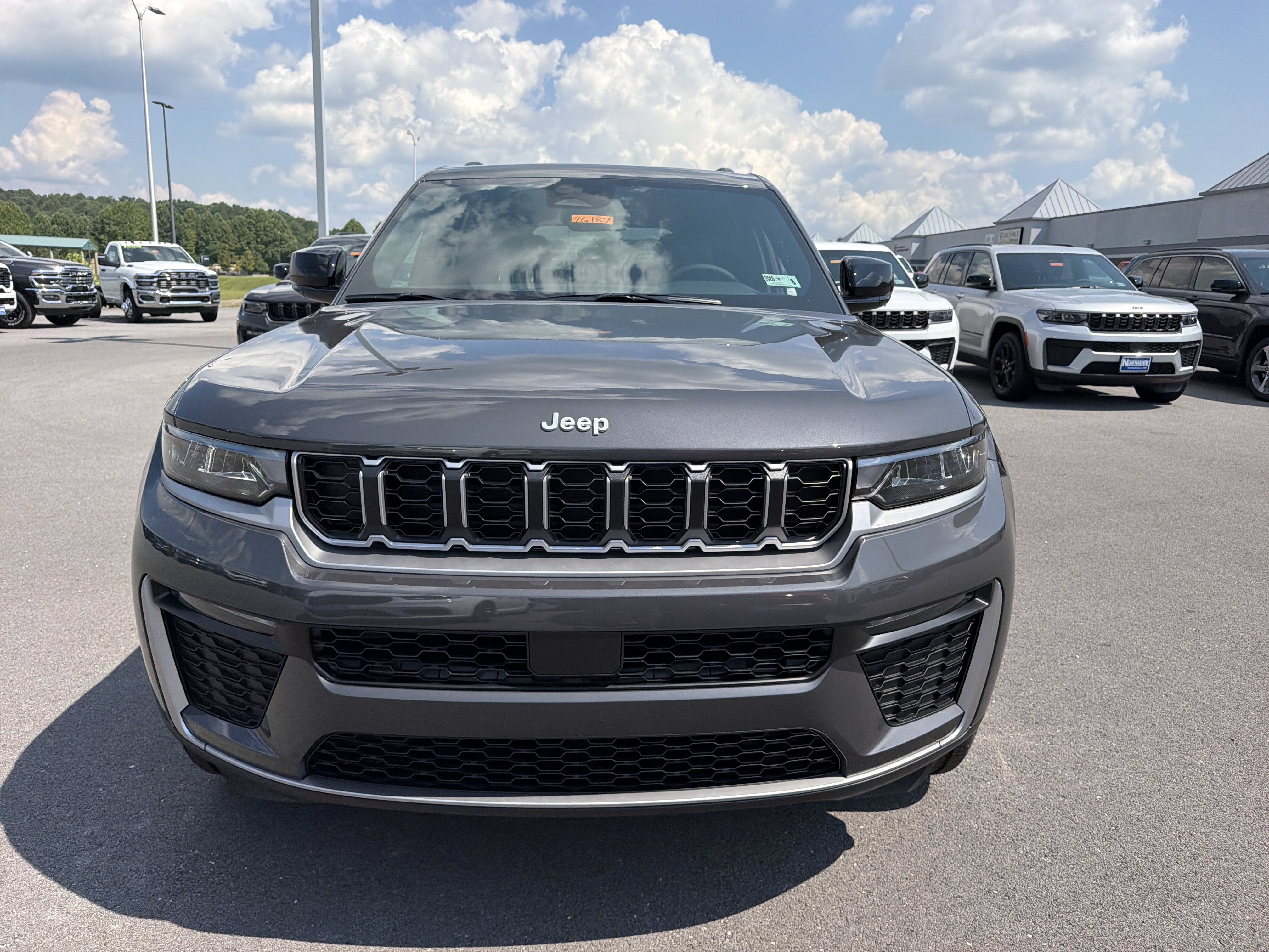 New 2026 Jeep Grand Cherokee Limited AWD/4WD image 2