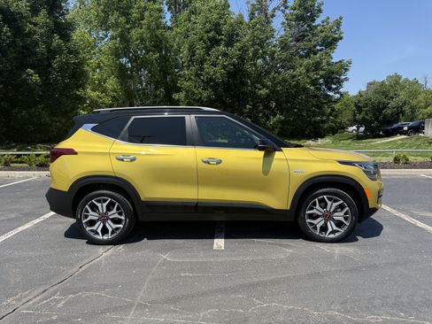 Used 2023 Kia Seltos SX AWD/4WD image 1