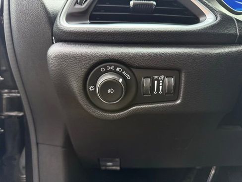 Used 2019 Chrysler Pacifica Limited w/ Advanced Safetytec Group image 17