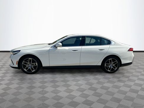 Used 2025 BMW i5 eDrive40i w/ Premium Package image 4