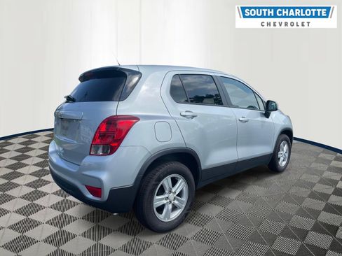 Used 2022 Chevrolet Trax LS w/ Tint and Cruise Package FWD image 4