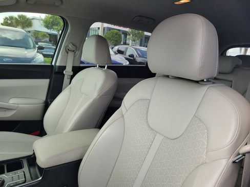 Used 2023 Kia Sorento S FWD image 22