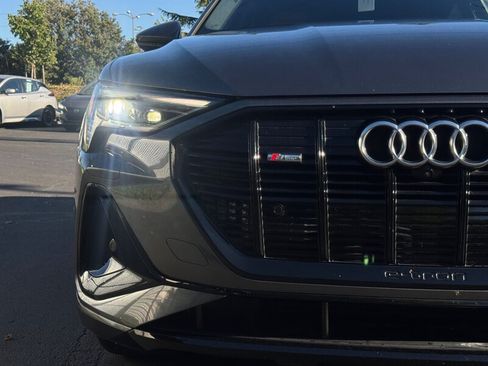 Used 2021 Audi e-tron Prestige w/ Prestige Package AWD/4WD image 3