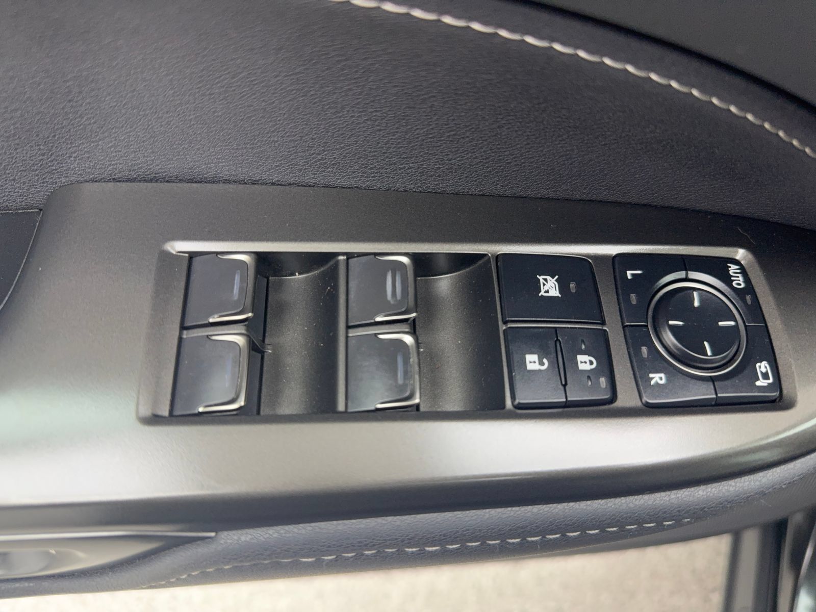 Used 2024 Lexus NX 250 FWD w/ Towing Package (2000 Lbs) image 29