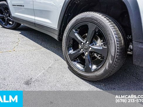 Used 2025 Jeep Grand Cherokee Limited w/ Luxury Tech Group II RWD image 15