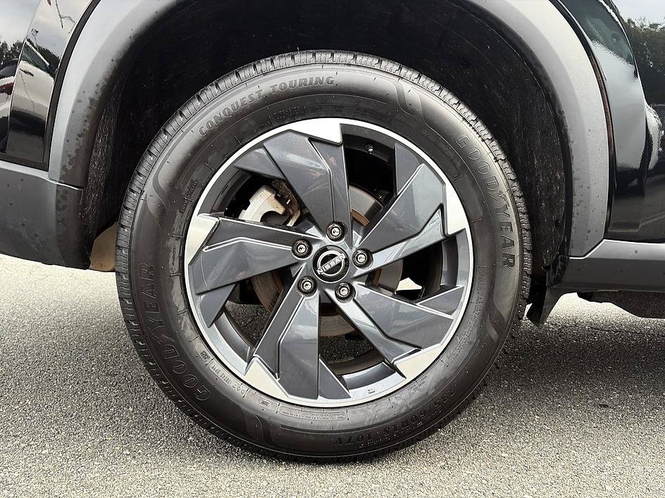 Certified 2025 Nissan Rogue SV FWD image 11