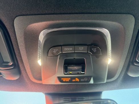 Used 2025 Toyota Corolla SE image 33