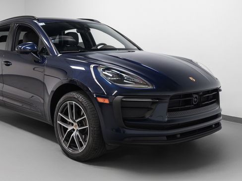 Used 2023 Porsche Macan AWD/4WD image 9