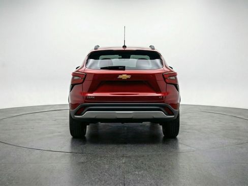 Used 2025 Chevrolet Trax LT w/ LT Convenience Package image 7